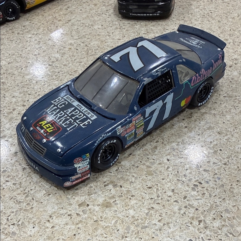 Nascar Blue #71 Mike Miller's Big Apple Market Die Cast 1:24 Scae